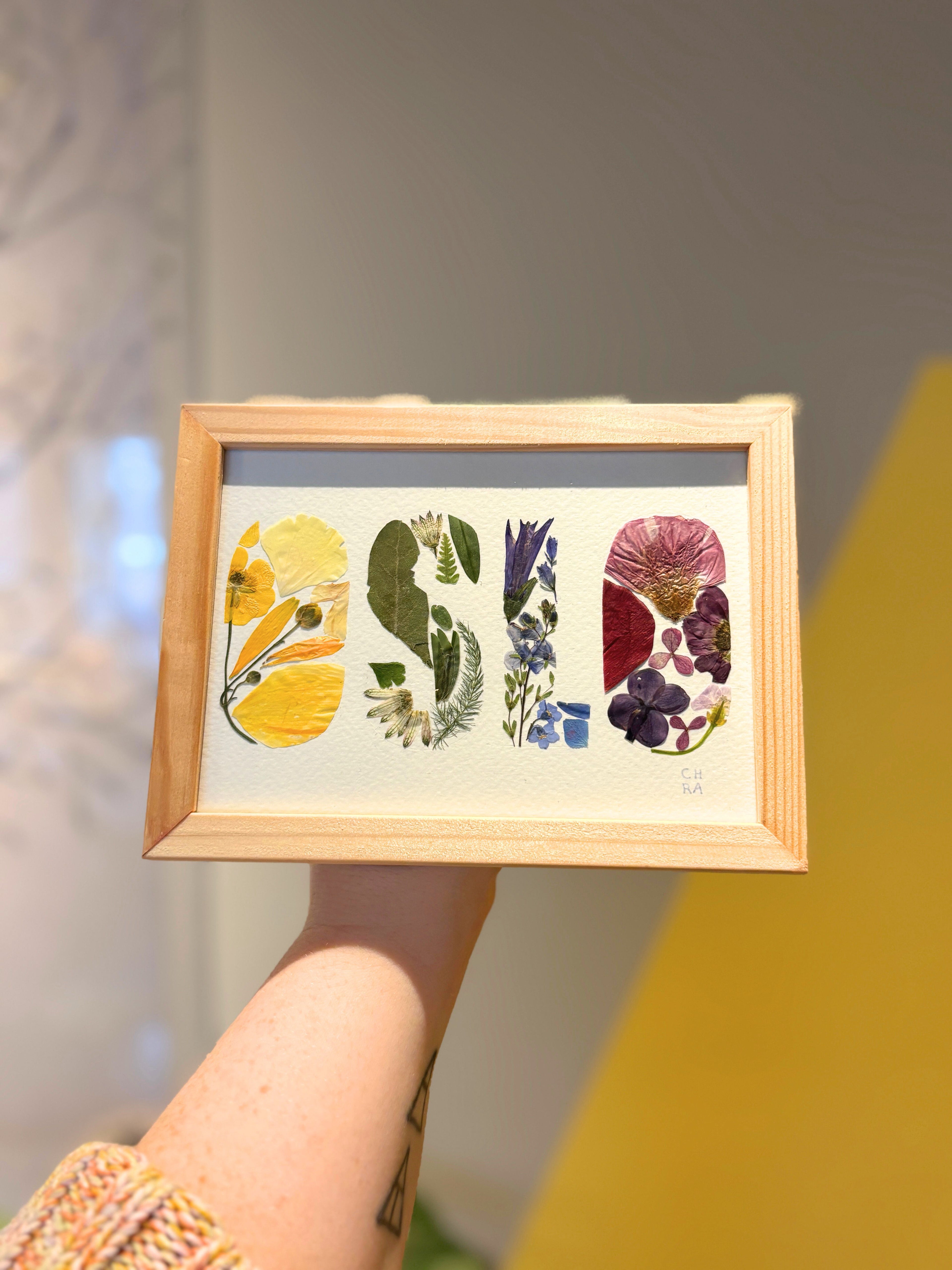 OSLO A6 print med pressede blomster - FLERFARGET